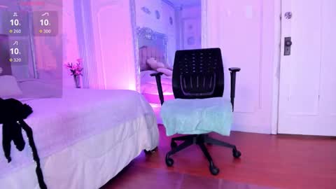 Snapshot of alisonfishert chatting on October 22, 1:00 pm Alison Fishert online show from October 22, 1:00 pm