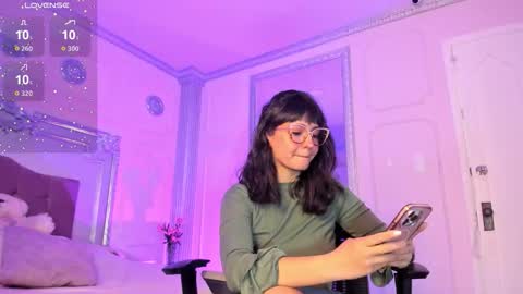 Snapshot of alisonfishert chatting on October 25, 3:18 pm Alison Fishert online show from October 25, 3:18 pm