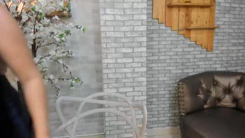 alisonn_doll online show from December 15, 1:04 pm