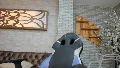 alisonn_doll online show from February 2, 6:39 pm