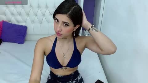 aliss_diiaz online show from January 4, 7:55 pm
