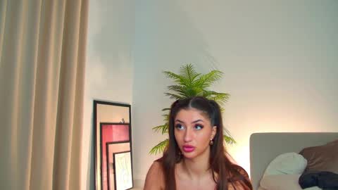 Snapshot of alissa_foxx chatting on May 5, 8:11 am alissa_foxx online show from May 5, 8:11 am