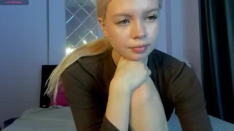 Snapshot of alissa_wow chatting on September 13, 2:44 am Alisa online show from September 13, 2:44 am