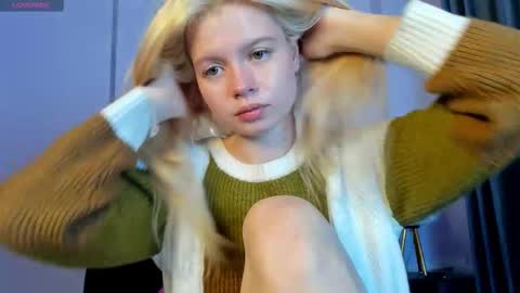 Snapshot of alissa_wow chatting on September 22, 11:12 am Alisa online show from September 22, 11:12 am