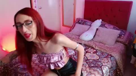 alissesallie_ online show from April 27, 7:45 pm