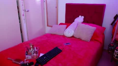 alissesallie_ online show from May 19, 10:21 am