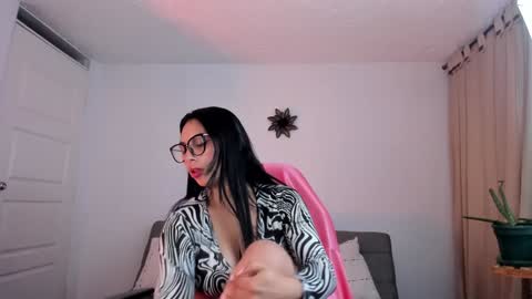 Snapshot of alissia_viera chatting on December 19, 3:07 am iraide online show from December 19, 3:07 am