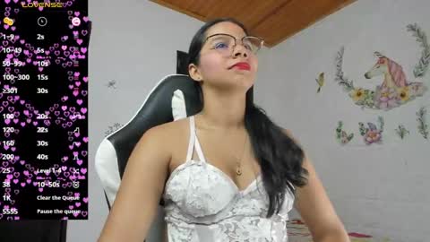 Snapshot of alisson_hoffman05 chatting on April 18, 10:54 pm Alisson hoffman05 online show from April 18, 10:54 pm
