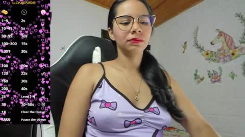 Snapshot of alisson_hoffman05 chatting on May 13, 1:30 pm Alisson hoffman05 online show from May 13, 1:30 pm