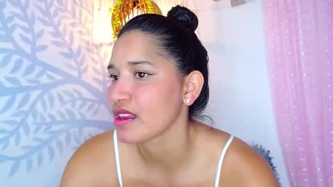 Snapshot of alisson_wiley chatting on April 27, 6:39 pm alisson online show from April 27, 6:39 pm