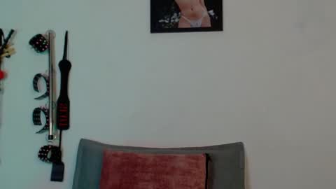 Snapshot of alissonbeckett chatting on December 7, 12:19 am Alisson Beckett online show from December 7, 12:19 am