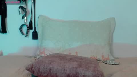 Snapshot of alissonbeckett chatting on February 12, 10:37 pm Alisson Beckett online show from February 12, 10:37 pm