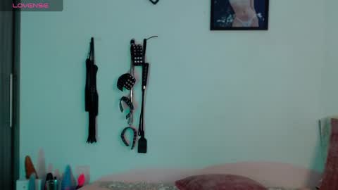 Snapshot of alissonbeckett chatting on February 21, 7:10 pm Alisson Beckett online show from February 21, 7:10 pm