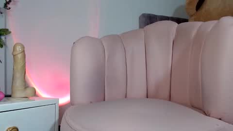Snapshot of alissonkisses chatting on December 31, 1:04 am alisson online show from December 31, 1:04 am