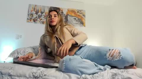 Goddess  online show from October 18, 3:42 am