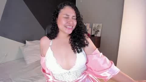 Snapshot of alixon_fiore5 chatting on September 27, 3:44 am alixon online show from September 27, 3:44 am