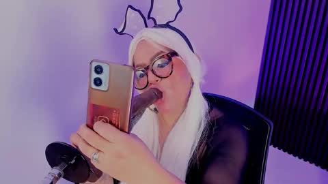 Aliyahs stone online show from November 14, 2:38 pm