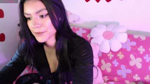 Snapshot of all_smiles_here chatting on February 3, 9:39 pm Lola online show from February 3, 9:39 pm