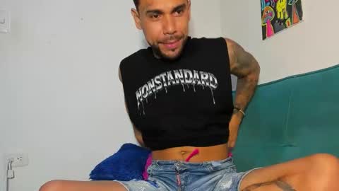 Snapshot of allanbarreto chatting on January 15, 5:16 pm Allan online show from January 15, 5:16 pm