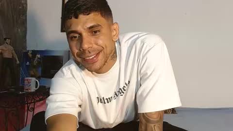 Snapshot of allanbarreto chatting on February 4, 6:52 am Allan online show from February 4, 6:52 am