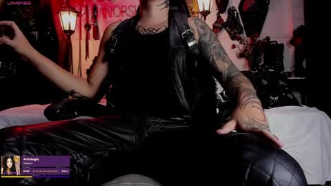 Snapshot of allanhurtss chatting on April 5, 8:17 pm online show from April 5, 8:17 pm