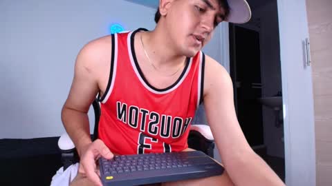 Snapshot of allanpiastri chatting on February 23, 12:08 am allanpiastri online show from February 23, 12:08 am