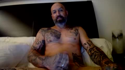 Snapshot of allaroundamazing13 chatting on December 20, 1:34 am allaroundamazing13 online show from December 20, 1:34 am