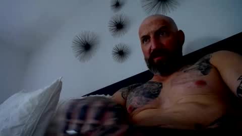 Snapshot of allaroundamazing13 chatting on December 22, 11:57 pm allaroundamazing13 online show from December 22, 11:57 pm