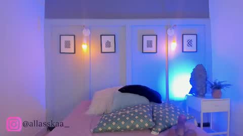 Laura online show from May 19, 5:03 am