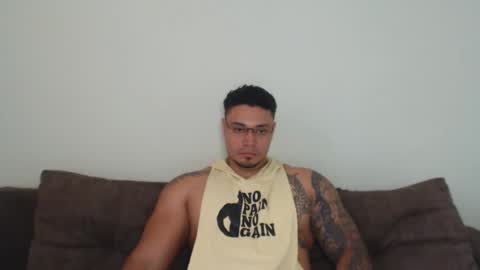 Snapshot of allen_ferrer10 chatting on February 13, 8:49 pm allen_ferrer10 online show from February 13, 8:49 pm