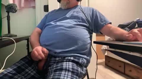 Allergictolove online show from January 17, 7:50 pm