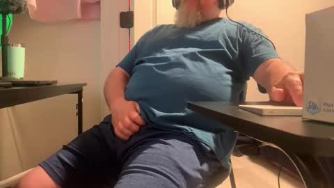 Allergictolove online show from May 18, 1:50 pm