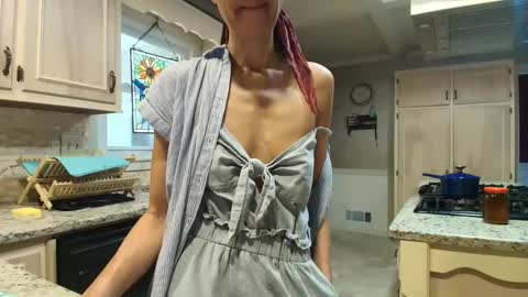Snapshot of allgood4u chatting on April 23, 5:48 pm wishlist on bio online show from April 23, 5:48 pm