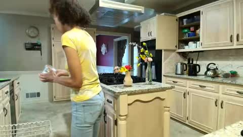 Snapshot of allgood4u chatting on May 1, 8:02 pm wishlist on bio online show from May 1, 8:02 pm