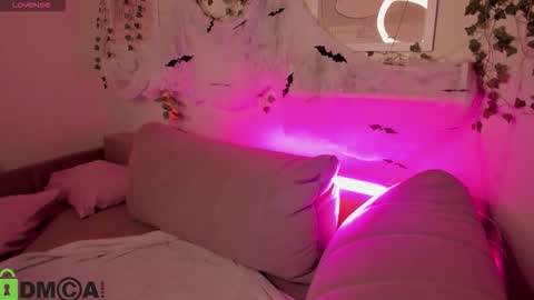 Snapshot of alli_aster chatting on November 4, 2:10 am alli_aster online show from November 4, 2:10 am