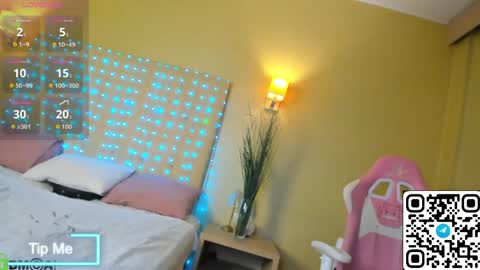 alli_aster online show from May 19, 1:56 am