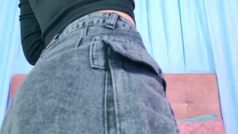 Allicia online show from December 4, 7:33 pm