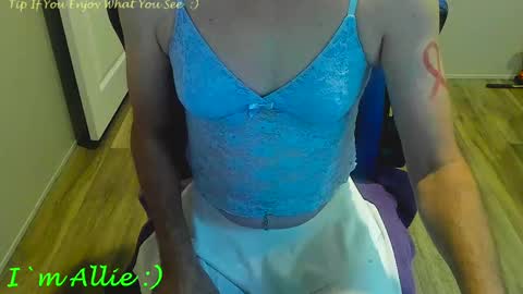 Snapshot of allie__kat chatting on September 13, 2:17 pm Allie online show from September 13, 2:17 pm