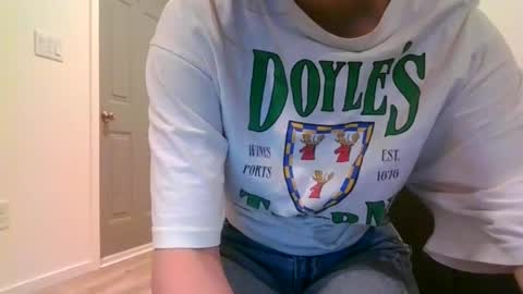 Snapshot of alliebearx chatting on December 27, 1:22 am alliebearx online show from December 27, 1:22 am