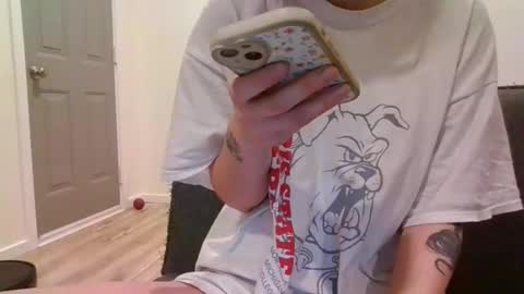 Snapshot of alliebearx chatting on January 7, 4:27 pm alliebearx online show from January 7, 4:27 pm