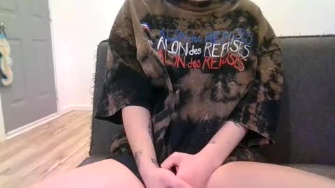 Snapshot of alliebearx chatting on January 12, 9:40 pm alliebearx online show from January 12, 9:40 pm