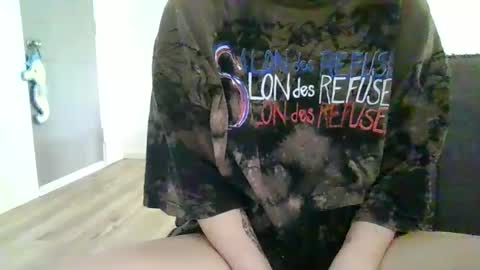 Snapshot of alliebearx chatting on January 13, 6:27 pm alliebearx online show from January 13, 6:27 pm