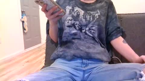 Snapshot of alliebearx chatting on January 17, 1:57 am alliebearx online show from January 17, 1:57 am