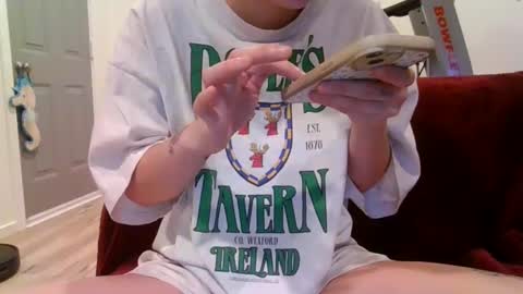 Snapshot of alliebearx chatting on January 23, 5:13 am alliebearx online show from January 23, 5:13 am