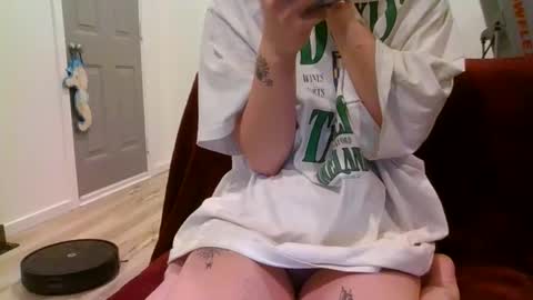 Snapshot of alliebearx chatting on January 23, 8:15 am alliebearx online show from January 23, 8:15 am