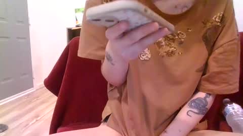 Snapshot of alliebearx chatting on February 1, 5:47 pm alliebearx online show from February 1, 5:47 pm