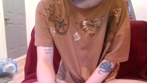 Snapshot of alliebearx chatting on February 2, 8:08 pm alliebearx online show from February 2, 8:08 pm