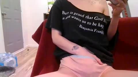 Snapshot of alliebearx chatting on February 3, 9:29 pm alliebearx online show from February 3, 9:29 pm