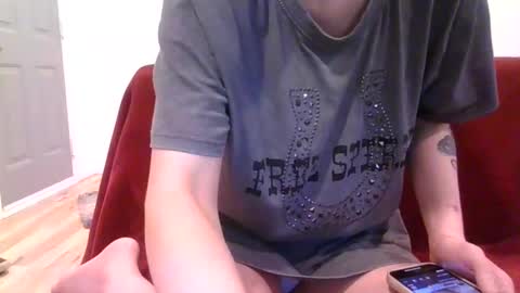 Snapshot of alliebearx chatting on February 6, 12:43 am alliebearx online show from February 6, 12:43 am