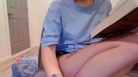 Snapshot of alliebearx chatting on February 10, 7:26 am alliebearx online show from February 10, 7:26 am